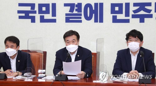 발언하는 윤호중 원내대표