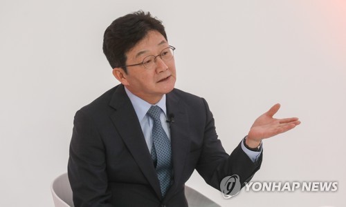 국민 시그널 면접에서 답변하는 유승민 후보