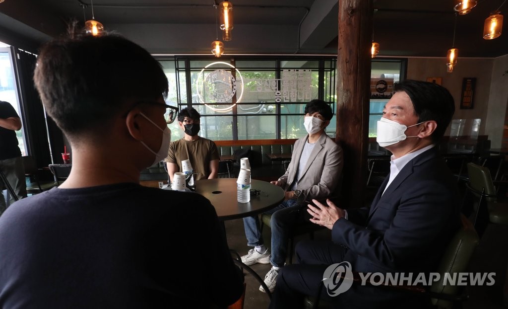 자영업자 비대위 회원 간담회 참석한 국민의당 안철수 대표