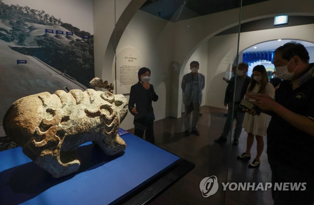 무덤을 지키는 상상의 동물 '진묘수'