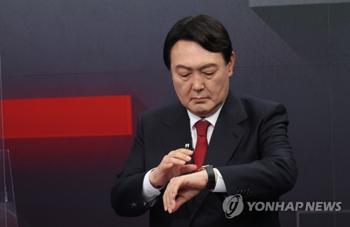 첫 방송토론 준비하는 윤석열