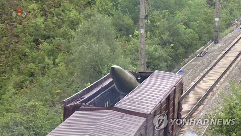 북한, 어제 열차서 탄도미사일 발사…"동해상 800㎞ 목표 타격"