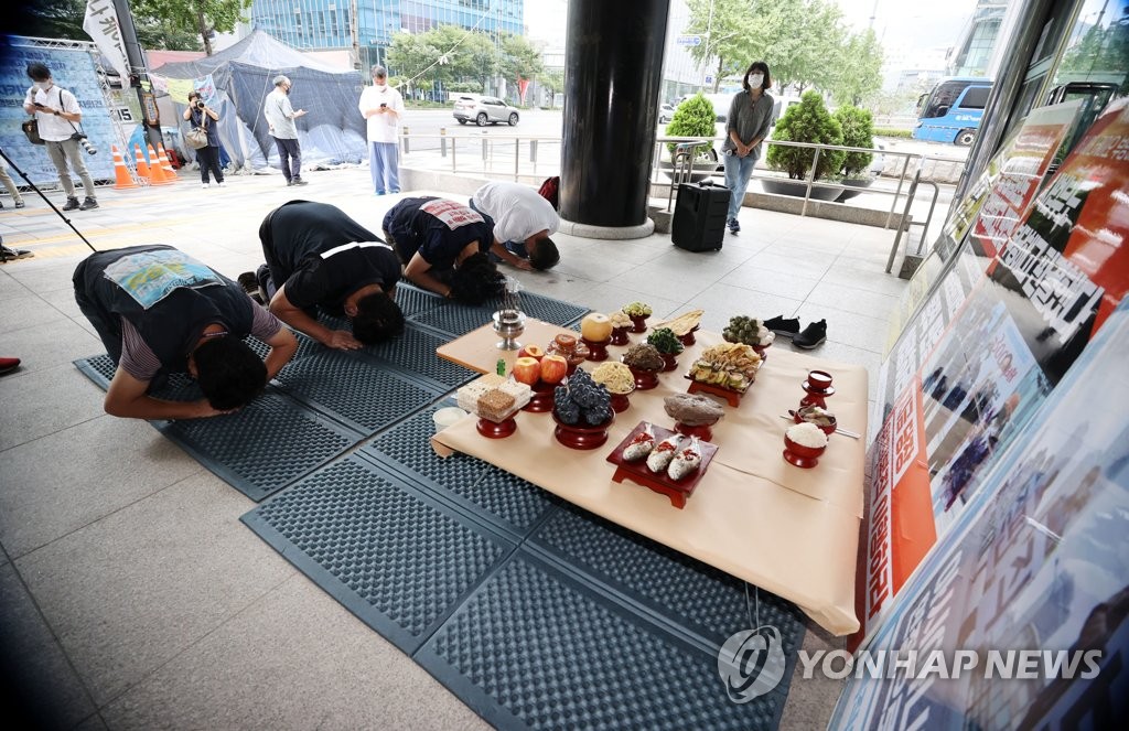 비정규직 노동자, 거리의 한가위 차례 지내기