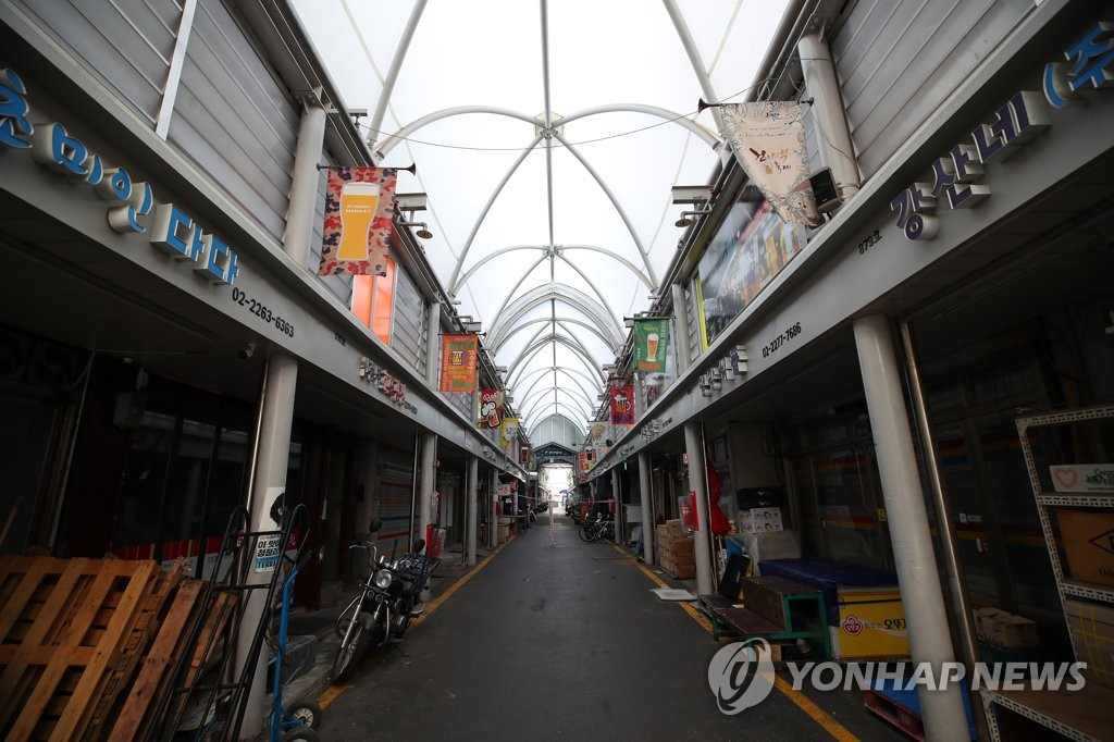 문 닫은 중부시장 상점들