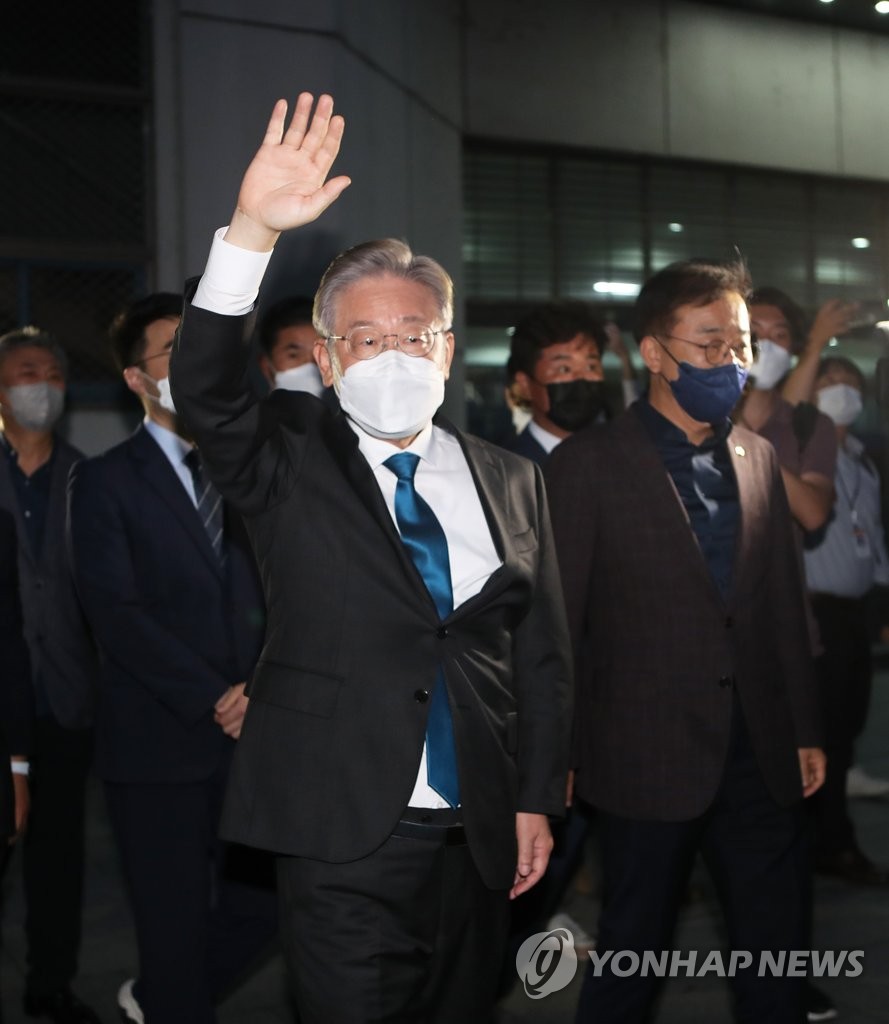 Gov. Lee wins ruling party primary vote in North Jeolla Gov. Lee wins ruling party primary vote in North Jeolla