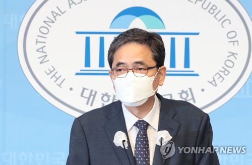 의원직 사퇴하는 무소속 곽상도 의원