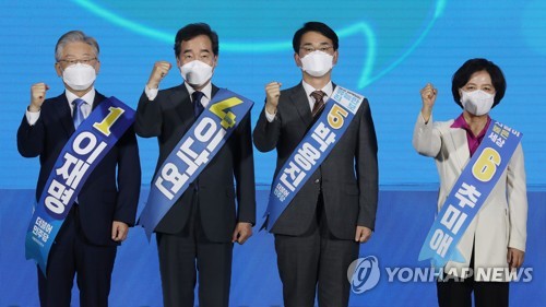 포즈 취하는 민주당 대선 경선 후보들