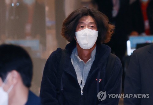 입국장 들어서는 남욱 변호사