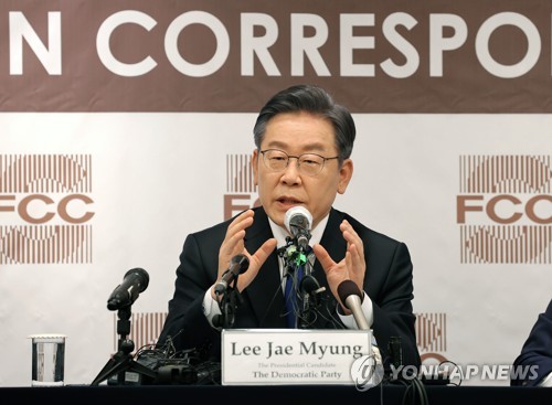 답변하는 이재명