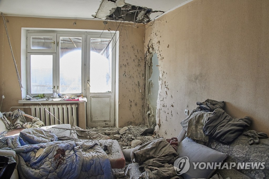 러시아군 포격에 박살난 우크라이나 하리코프 주택