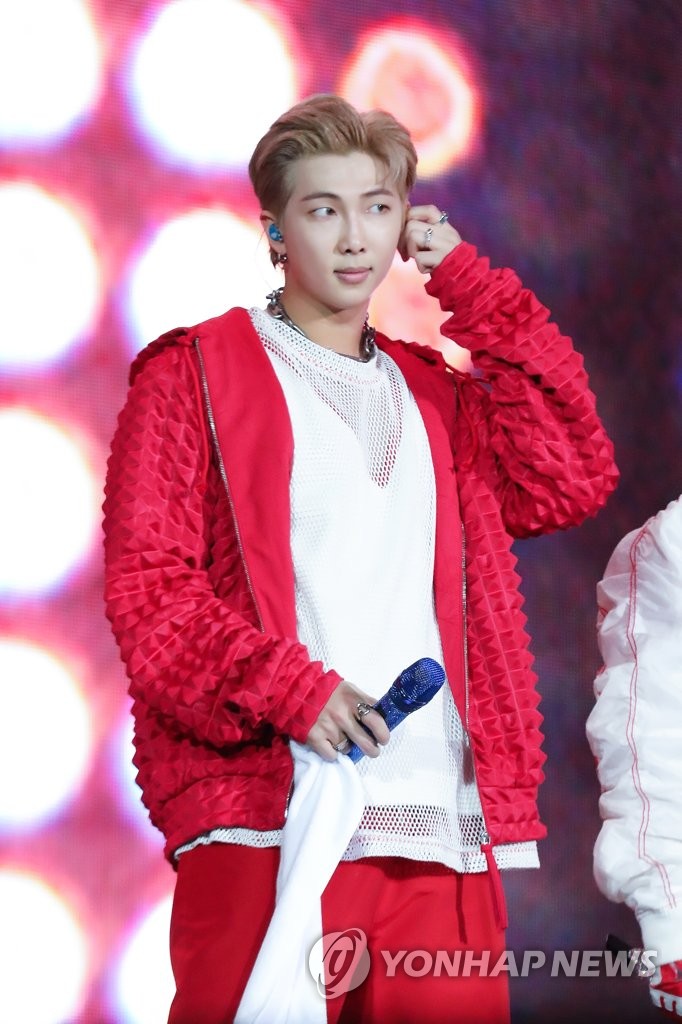 공연 중인 방탄소년단의 RM