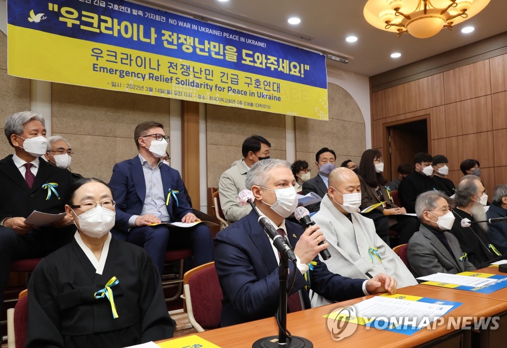 Dmytro Ponomarenko (2nd from L), Ukraine's top envoy to South Korea, speaks during a launching ceremony for an association supporting emergency relief for Ukraine in Seoul on March 14, 2022. (Yonhap) 