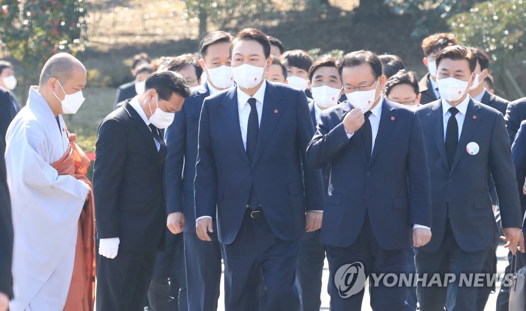 입장하는 윤석열 당선인과 김부겸 총리