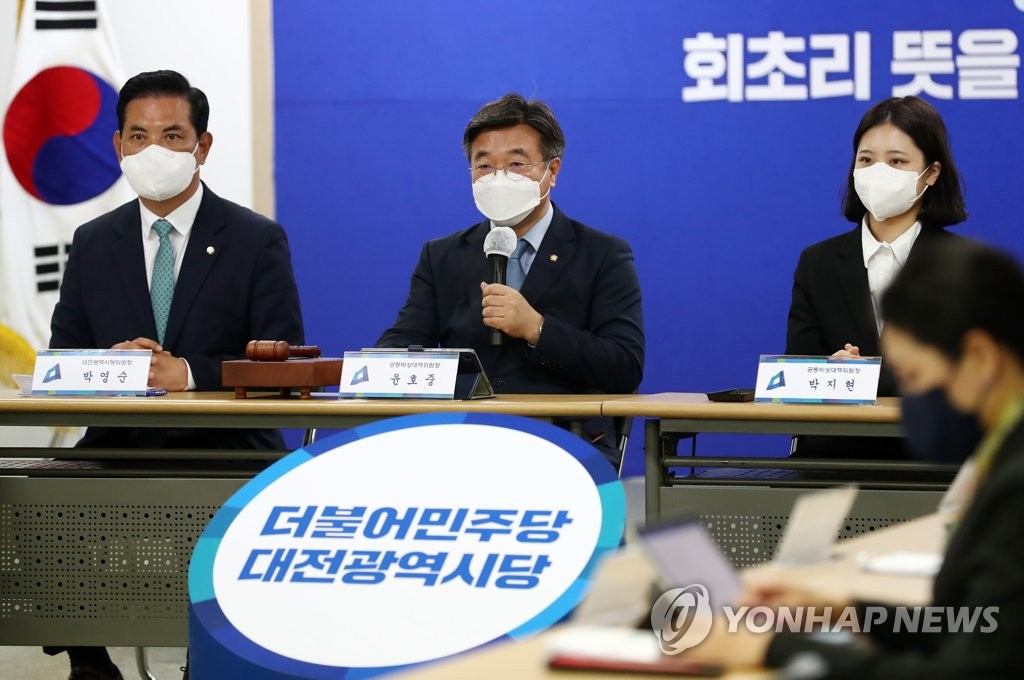 발언하는 윤호중 비대위원장