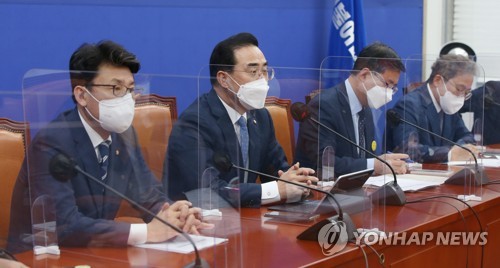 발언하는 박홍근 원내대표