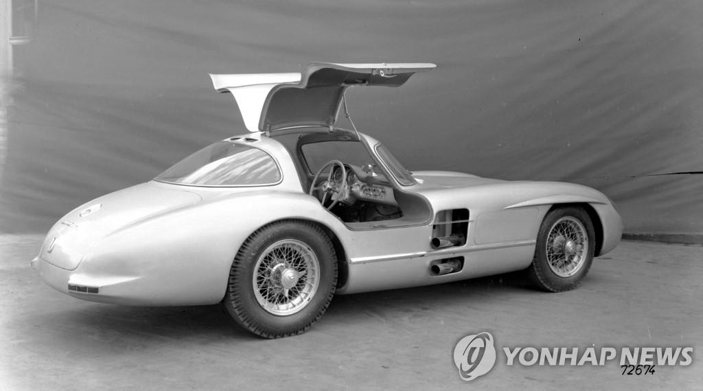 1천812억원에 낙찰된 1955년형 벤츠 레이싱카