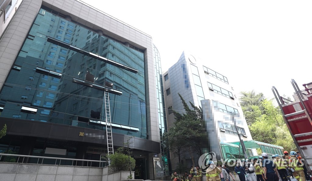 대구 변호사 빌딩 화재…유리창 파손