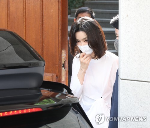 전두환 전 대통령 부인 예방 마친 김건희 여사