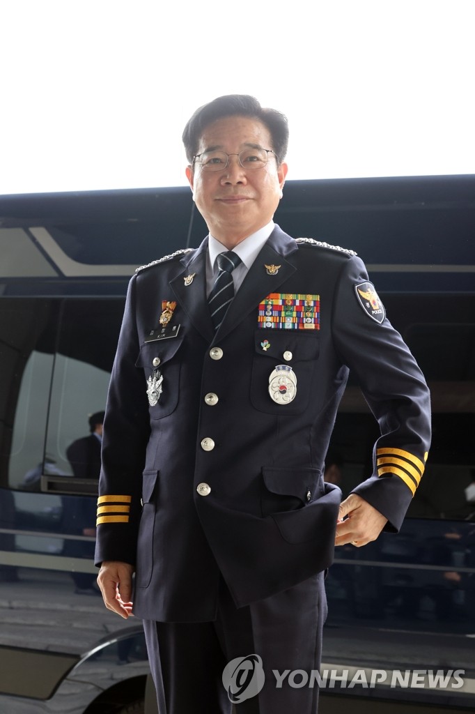 청룡봉사상 시상식 참석하는 김창룡 경찰청장