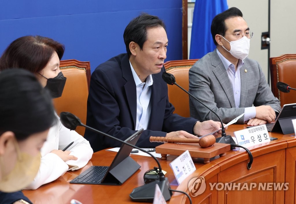 발언하는 민주당 우상호 비대위원장