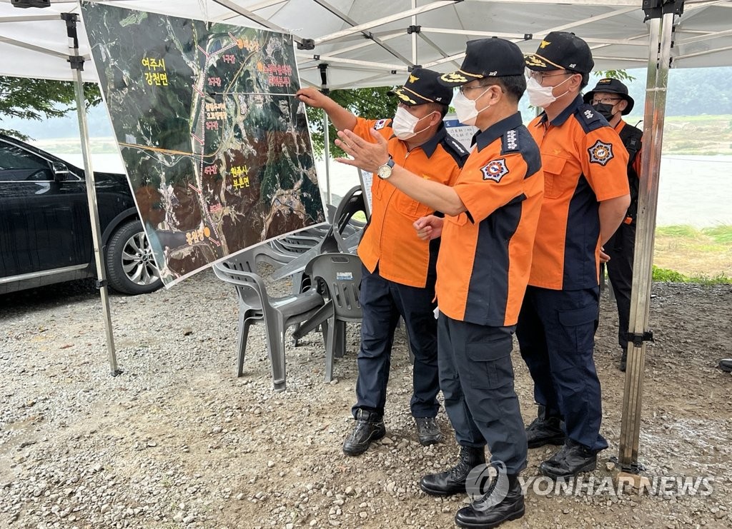 원주 실종 노부부 수색 현장 찾은 이흥교 소방청장