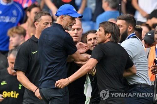 신경전 벌이는 투헬-콘테 감독