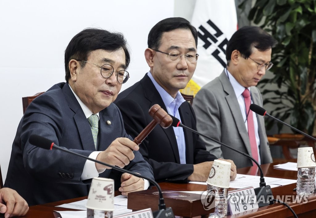 상임전국위 개회하는 서병수 전국위의장