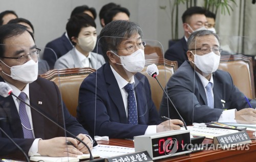 답변하는 김대기 대통령 비서실장