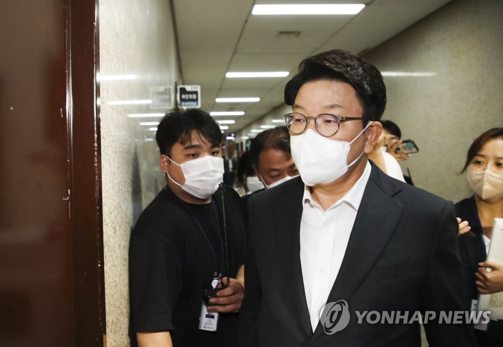 의원총회 마친 권성동 원내대표