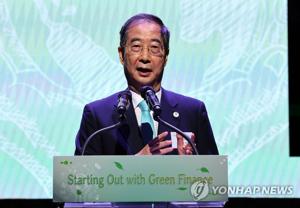Prime Minister Han Duck-soo speaks at an international conference in Seoul on Aug. 31, 2022. (Yonhap)