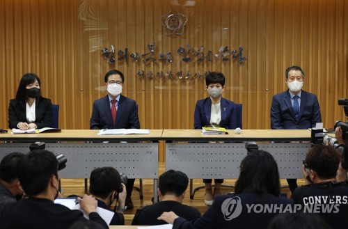 수사 결과 발표하는 안미영 특별검사