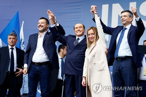 마지막 총선 유세에 모인 이탈리아 우파 정당 대표들