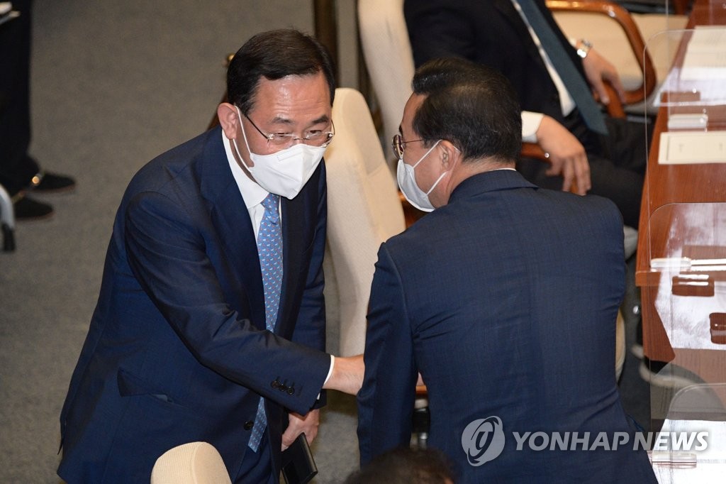 인사하는 여야 원내대표