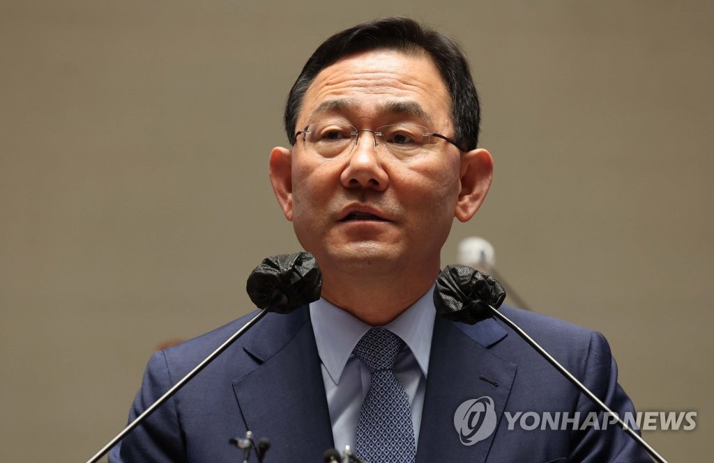 발언하는 주호영 원내대표