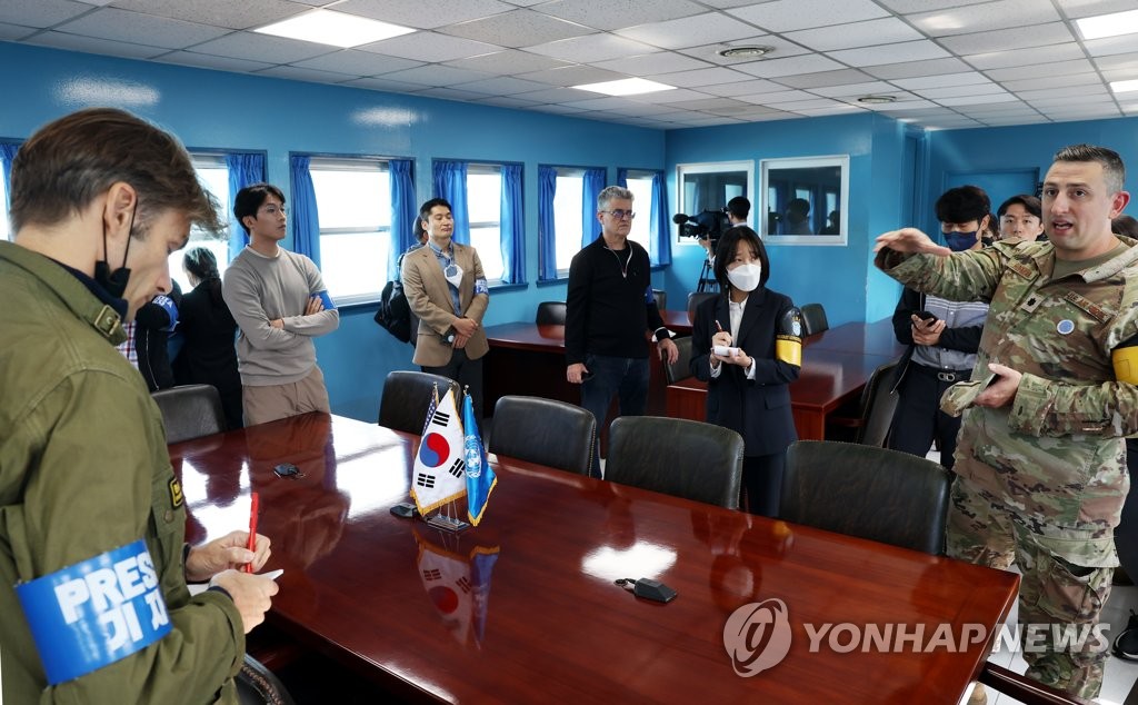 Press tour of inter-Korean truce village Press tour of inter-Korean truce village