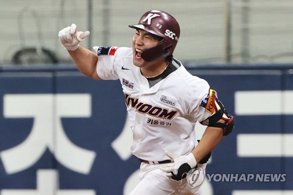 Im Ji-yeol of the Kiwoom Heroes celebrates his two-run home run against the KT Wiz during the bottom of the eighth inning of Game 1 of the first round in the Korea Baseball Organization postseason at Gocheok Sky Dome in Seoul on Oct. 16, 2022. (Yonhap)