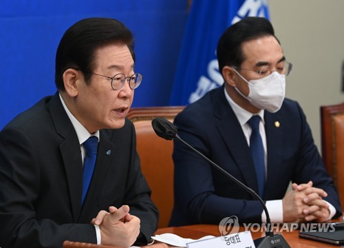 최고위에서 발언하는 이재명 대표