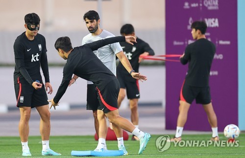손흥민, 오늘의 훈련 파트너는 이강인