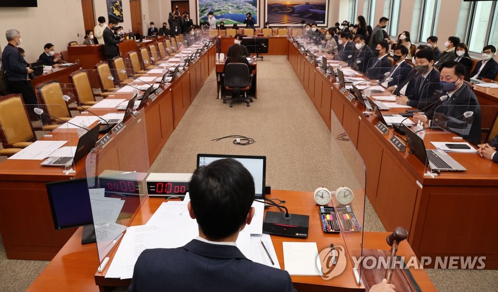 화물자동차 안전운임제 3년 연장안 국토교통위원회에서 가결
