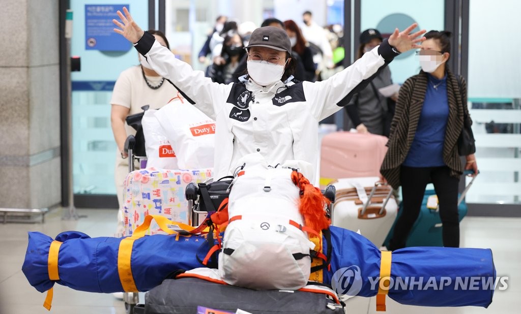 '한국 최초 무보급 단독 남극점 도달' 주인공 김영미 대장 귀국