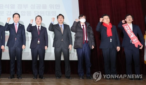 승리의 구호 외치는 국민의힘 당 대표 후보들