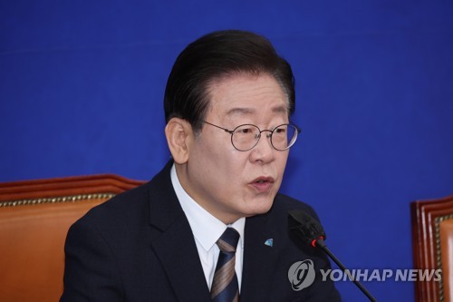 발언하는 이재명 대표