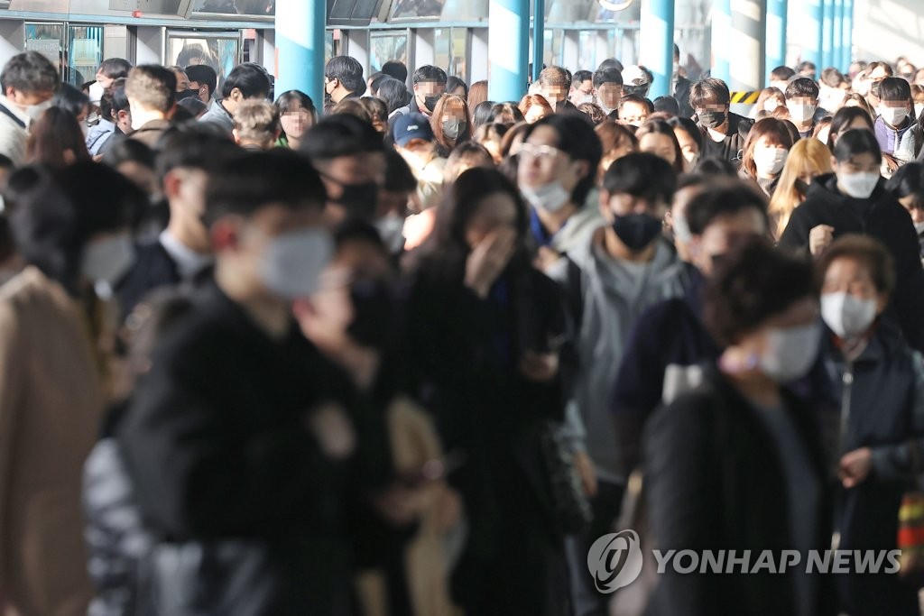 대중교통 마스크 착용 의무 해제 첫날