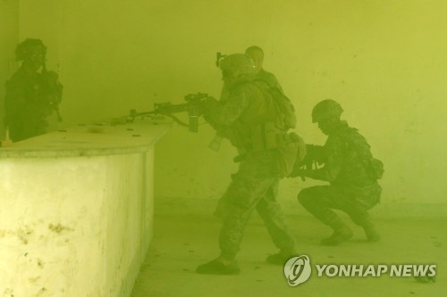연막탄 속 훈련