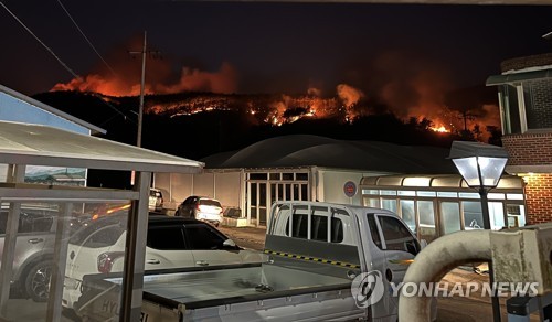 민가까지 덮친 홍성 산불