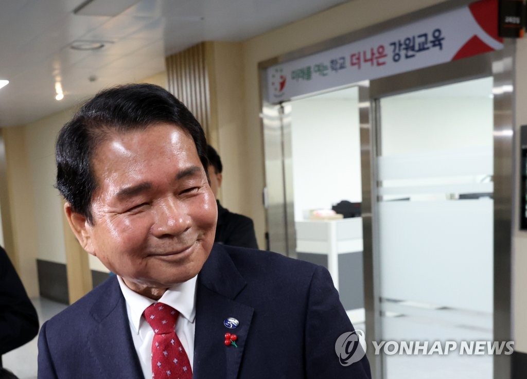 검찰, 신경호 강원교육감실 압수수색