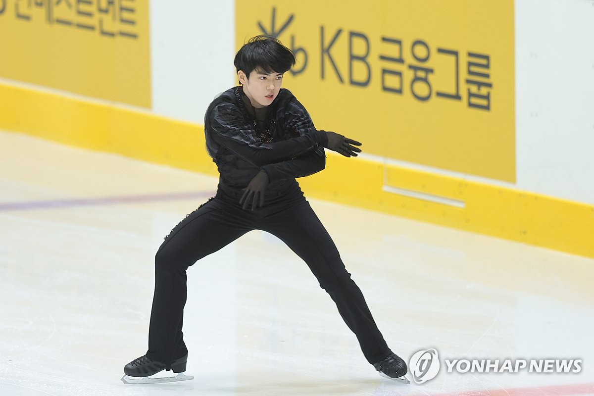 연기 펼치는 차준환