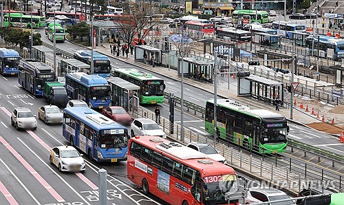 ソウル市内バスの労使交渉妥結　スト終了し通常運行に