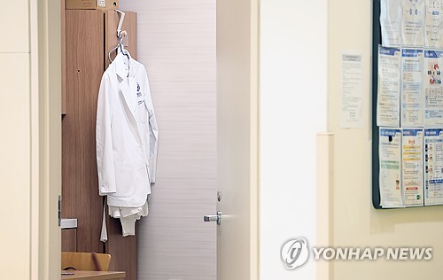 来年の医師供給激減か　研修医離脱と医大生の授業拒否で＝韓国