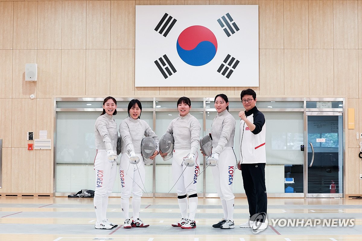 다시 메달 사냥 나선 펜싱 여자 사브르 '화기애애'